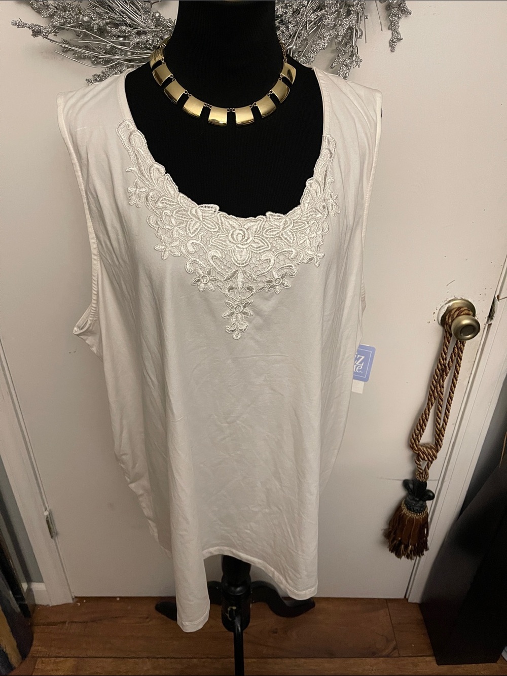 Liz & Me White Sleeveless Tank with Floral Lace Applique